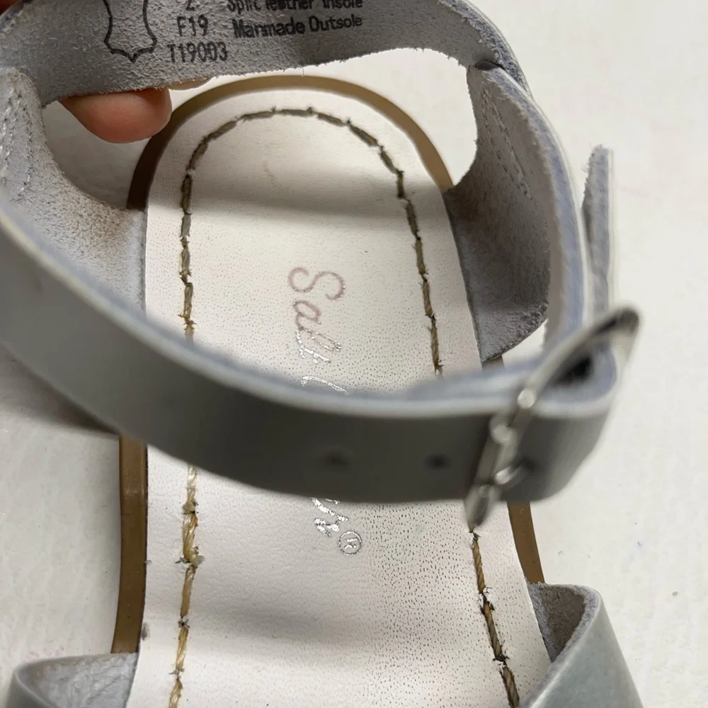 Salt water girls sandals size 2 metallic silver